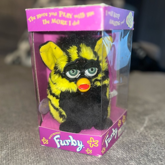 (1999) Bumble Bee Furby - Picture 1 of 3